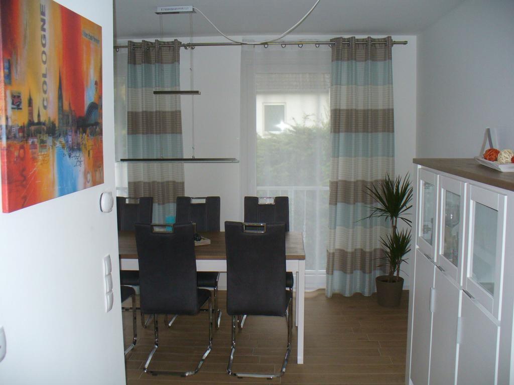 Ferienwohnung Rheinaue Кьолн Екстериор снимка